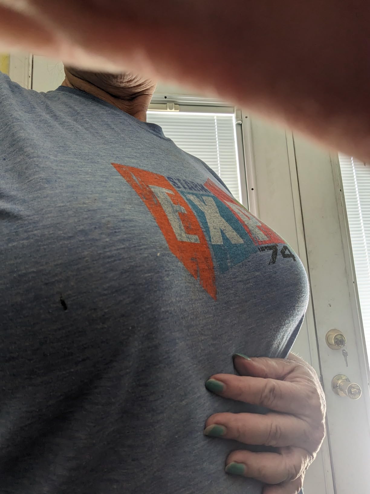 Side view of shaping bra under t-shirt – seamless and invisible everyday wear